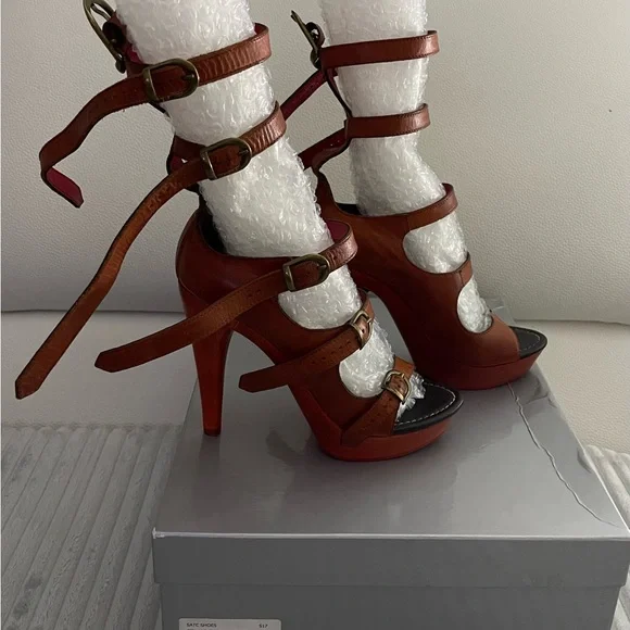 Vivienne Westwood Gladiator Brandy/Rosso Sex And The City High Heels - Picture 5 of 9